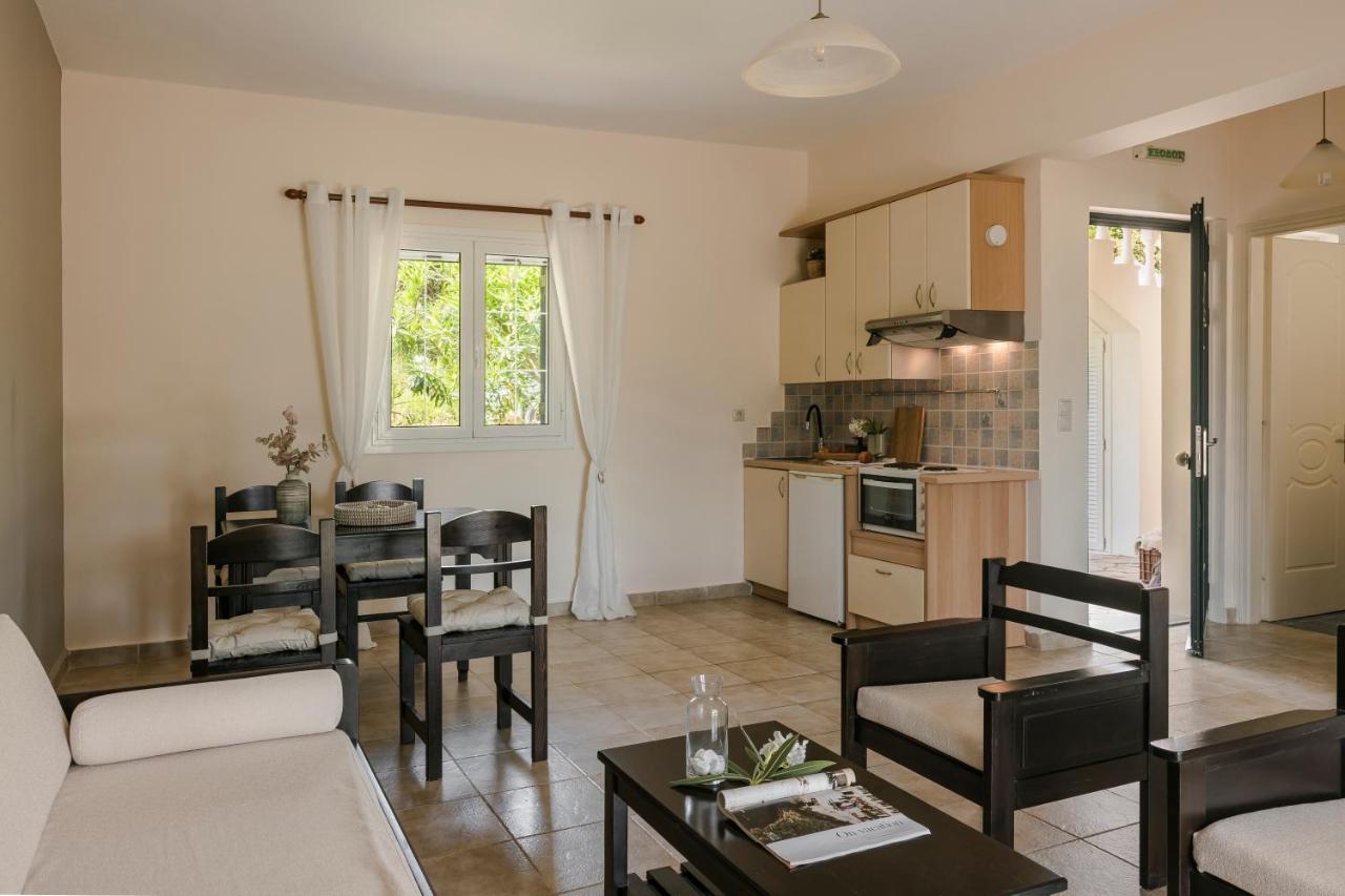 Theros Retreat Спартия Екстериор снимка